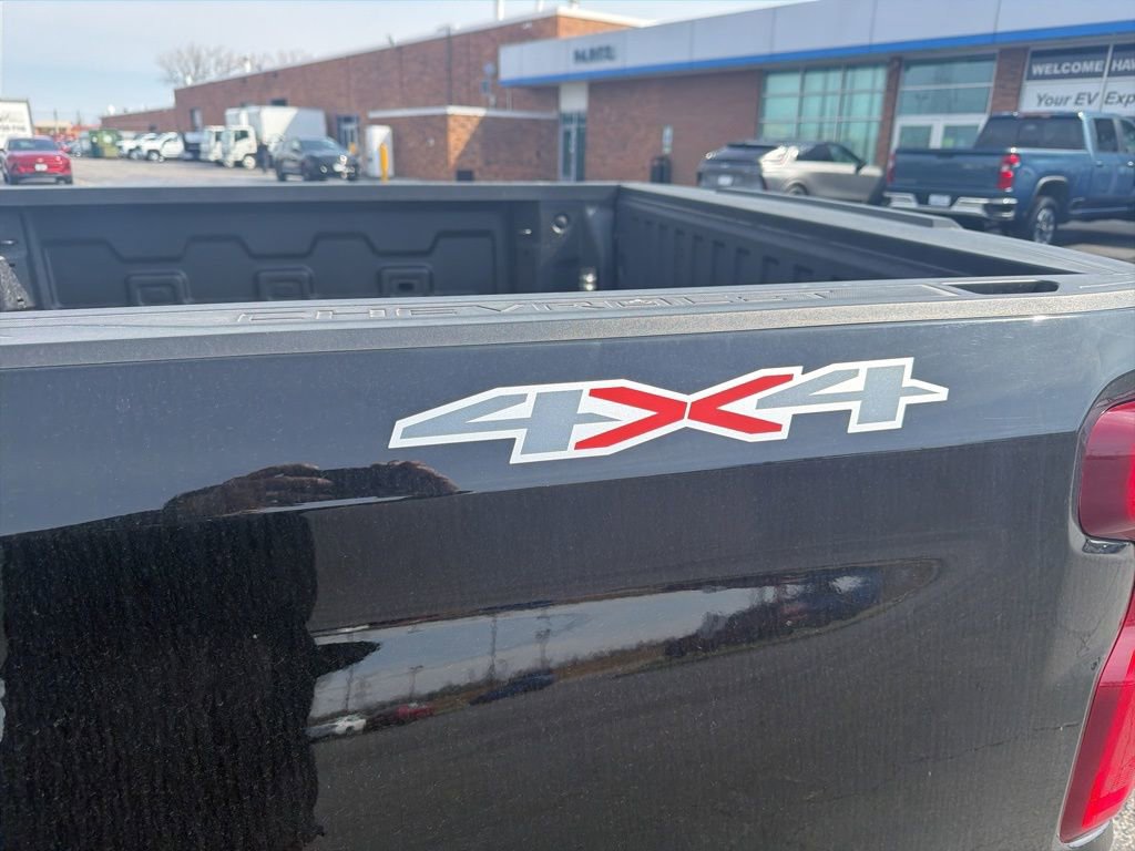 Used 2025 Chevrolet Silverado 1500 LT w/ Convenience Package II image 5