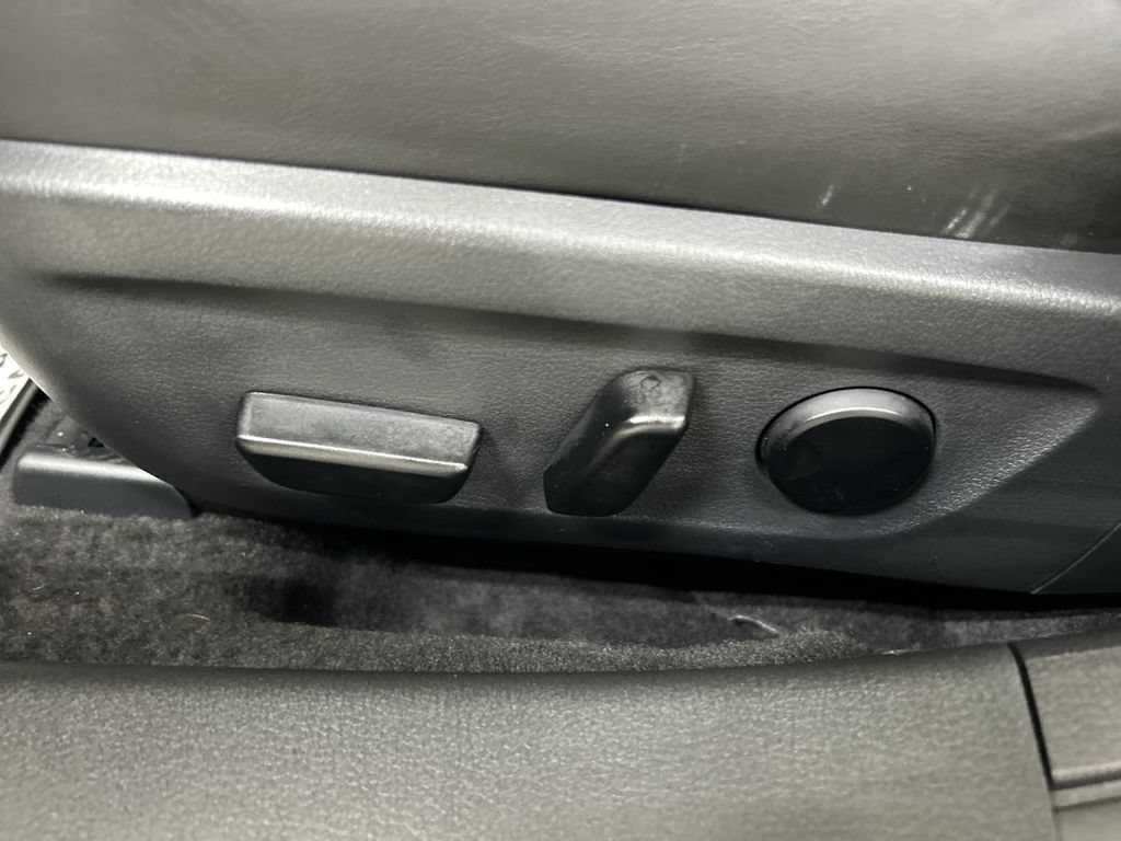 Used 2025 MAZDA MAZDA3 s FWD image 10