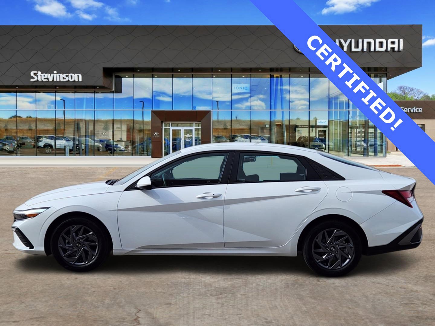 Certified 2024 Hyundai Elantra SEL image 2