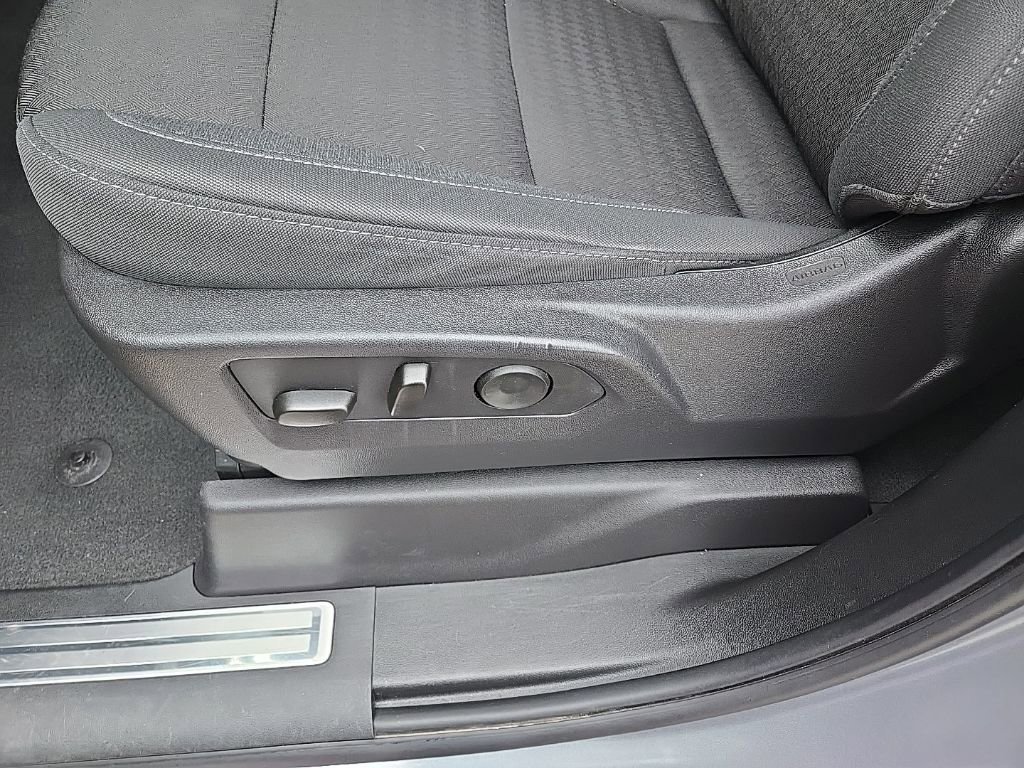 Used 2025 Chevrolet Silverado 1500 LT image 46