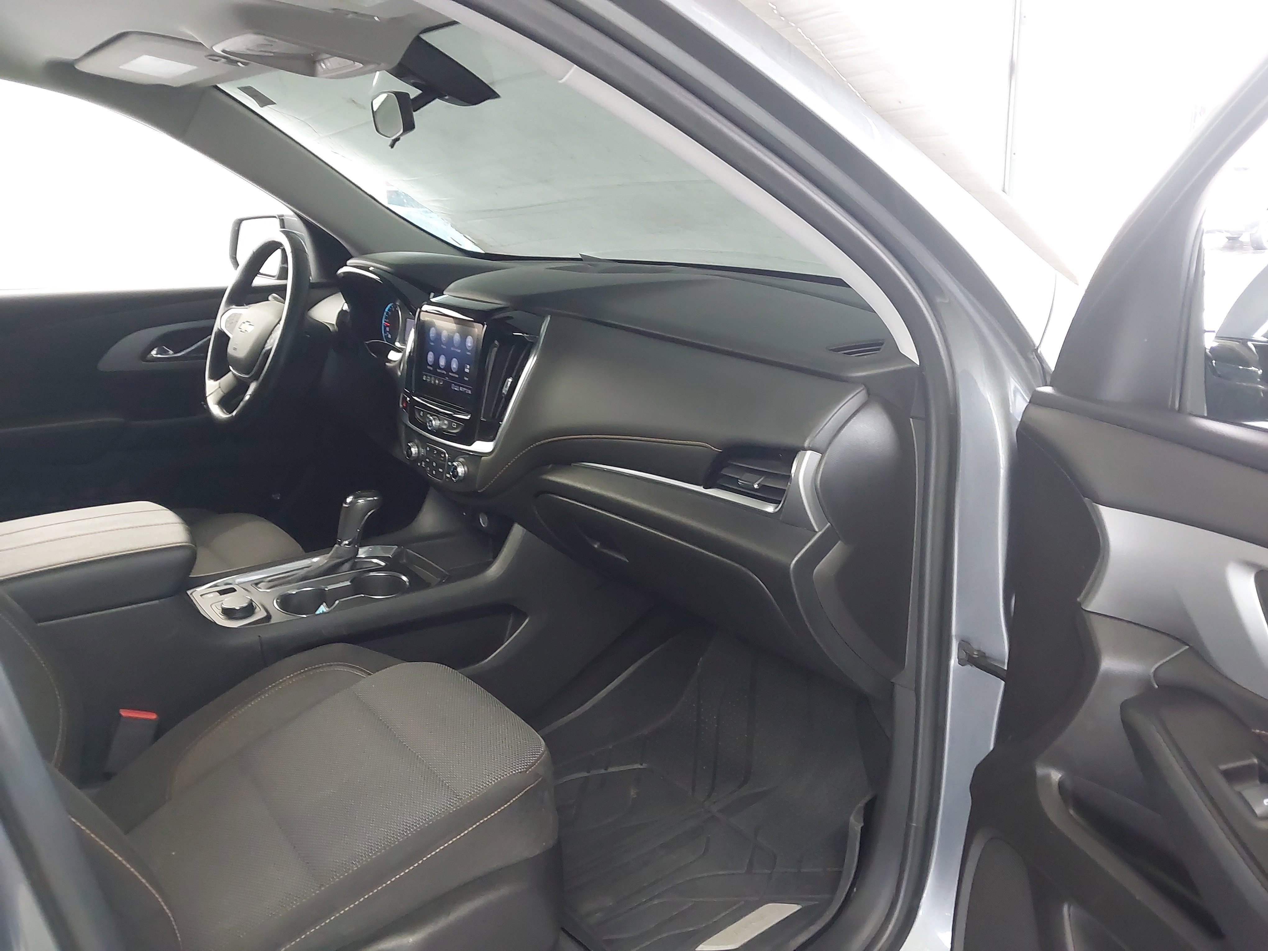 Used 2020 Chevrolet Traverse LT FWD image 29