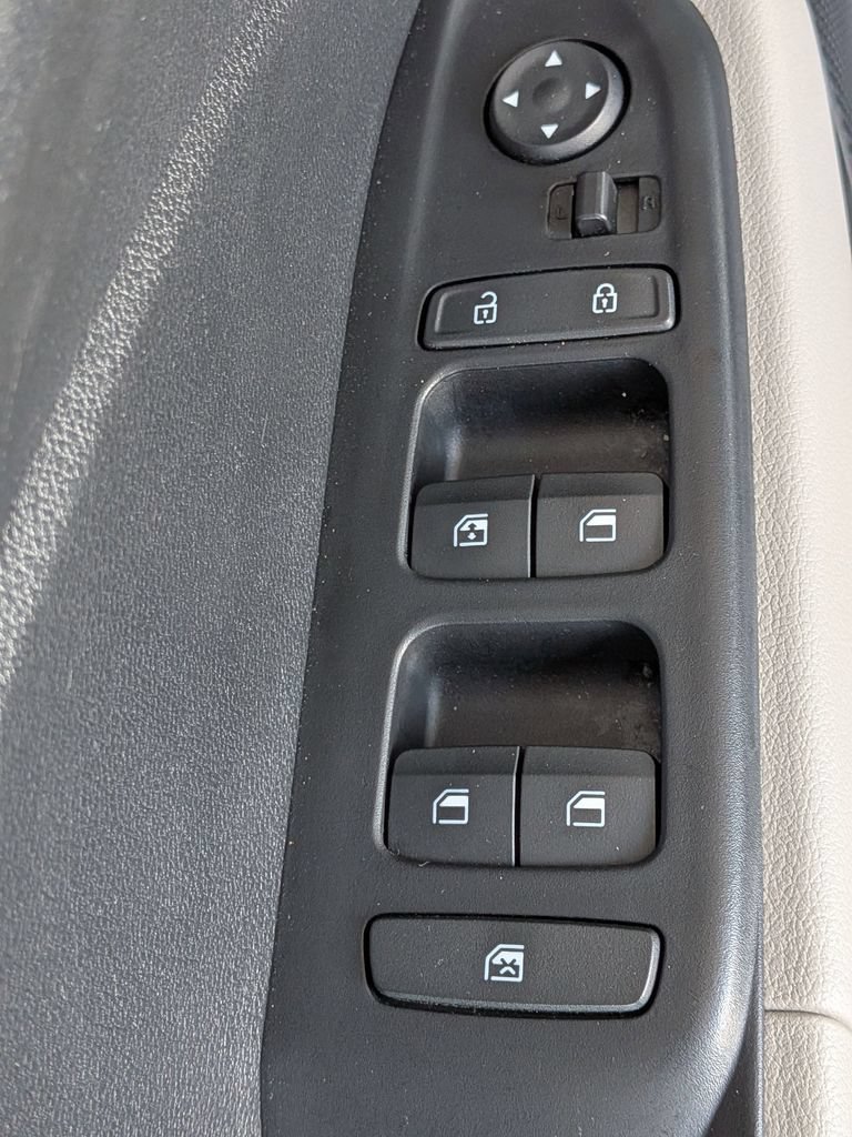 Used 2025 Hyundai Venue SEL FWD image 15