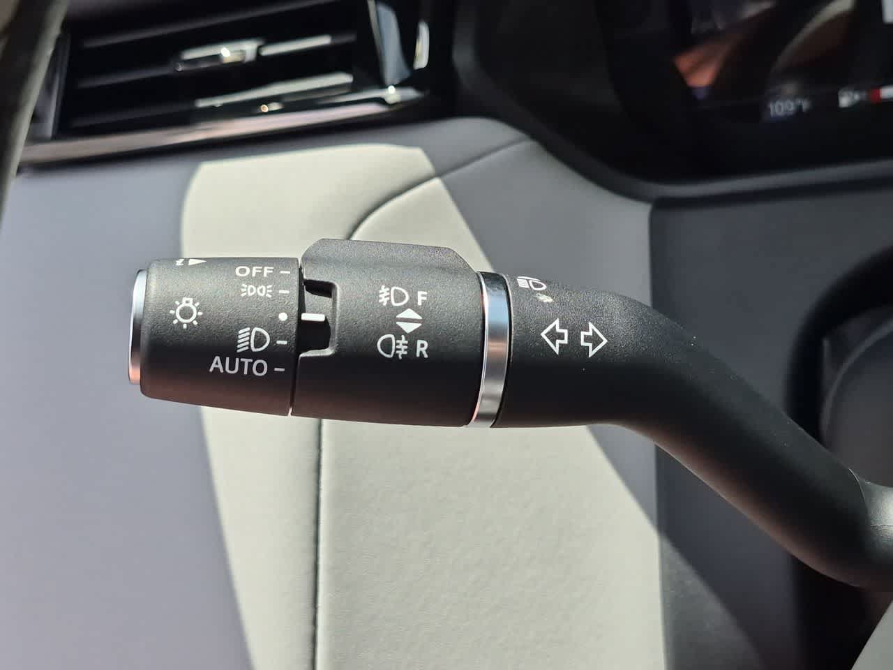 Certified 2026 Land Rover Range Rover Velar Dynamic SE AWD/4WD image 28