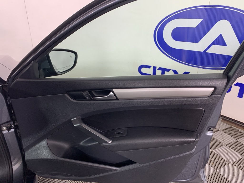 Used 2020 Volkswagen Passat 2.0T SE image 39