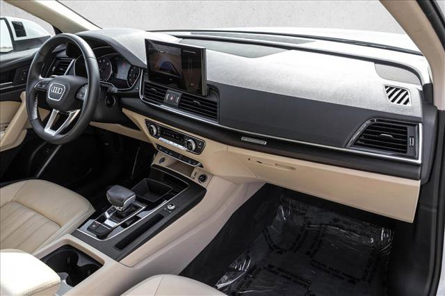 Used 2023 Audi Q5 2.0T Premium w/ Convenience Package AWD/4WD image 24