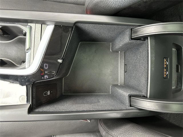 Certified 2025 Volvo XC60 B5 Plus image 21