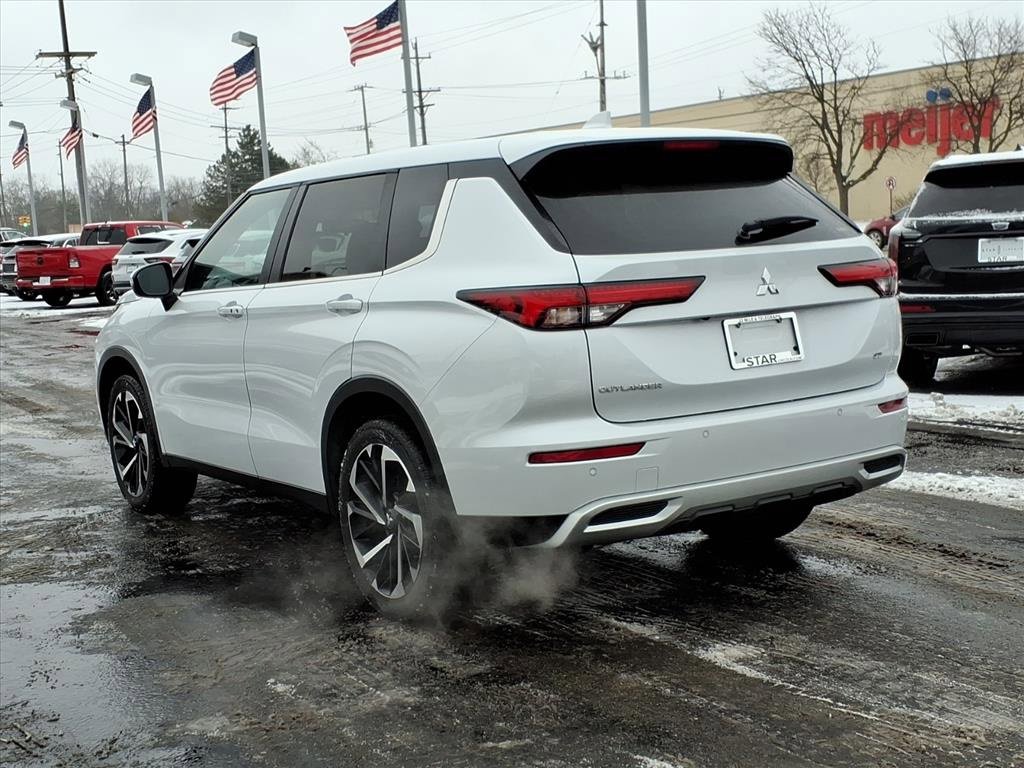Used 2024 Mitsubishi Outlander SE image 5