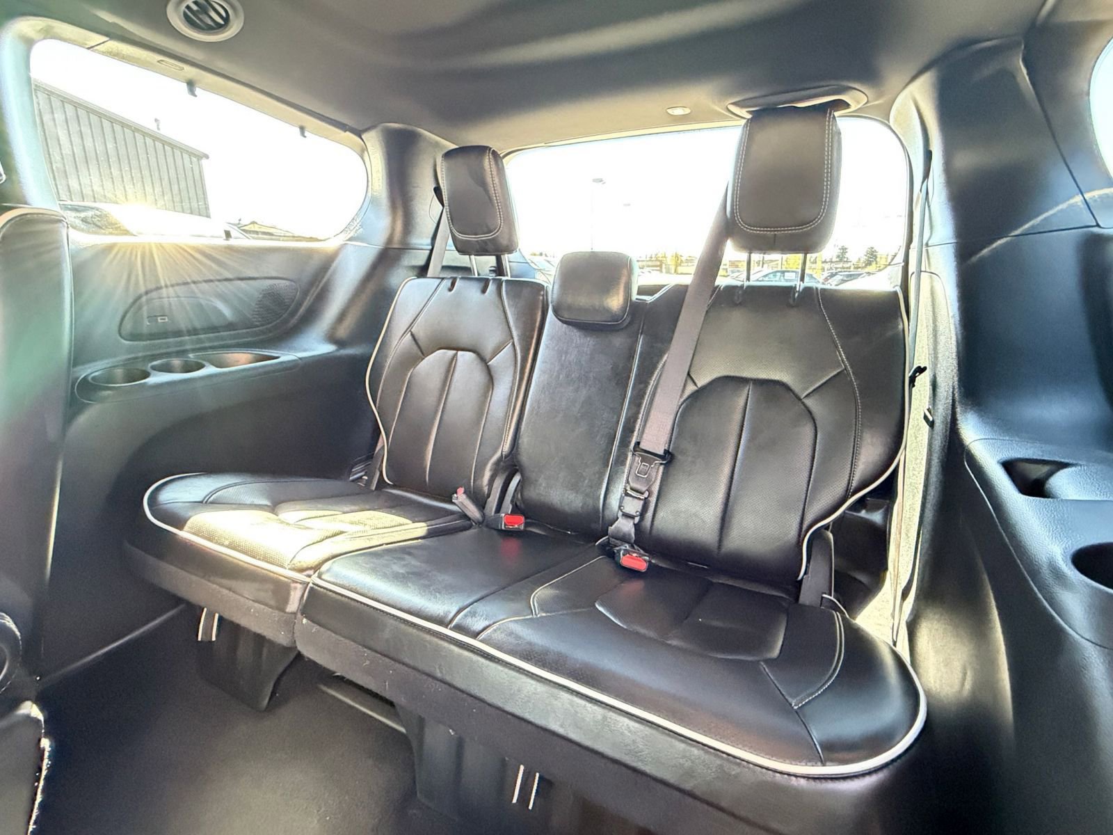 Used 2025 Chrysler Pacifica Limited image 28