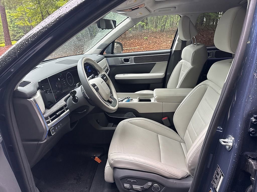Used 2025 Hyundai Santa Fe Calligraphy FWD image 10
