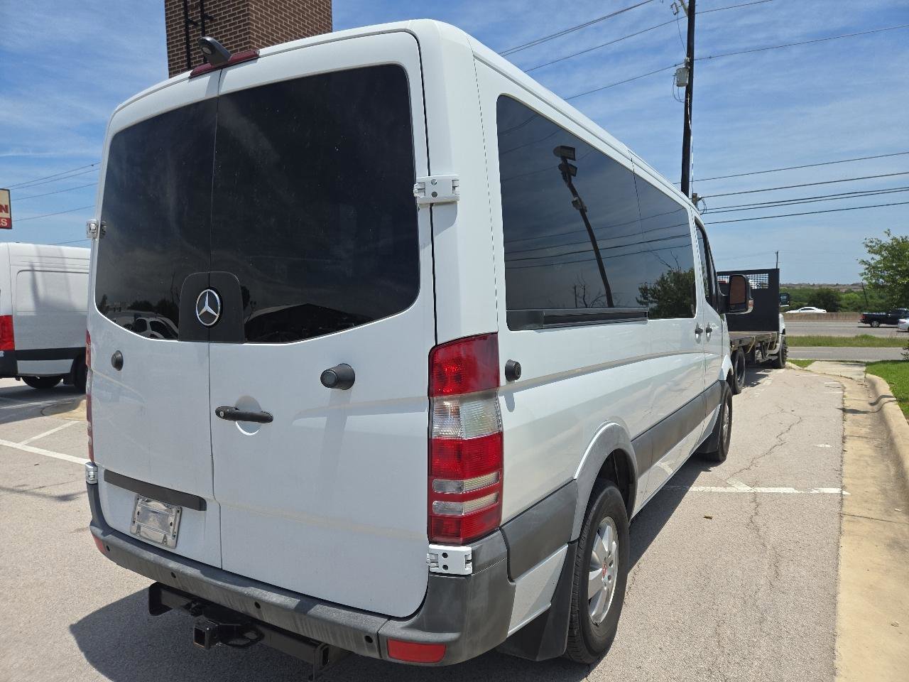 Used 2011 Mercedes-Benz Sprinter 2500 image 3