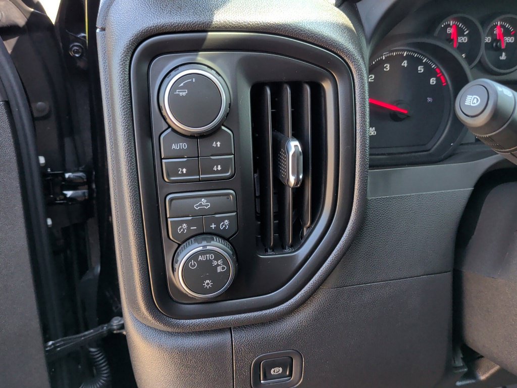 New 2026 Chevrolet Silverado 1500 Custom Trail Boss w/ LPO, Dark Essentials Package AWD/4WD image 15