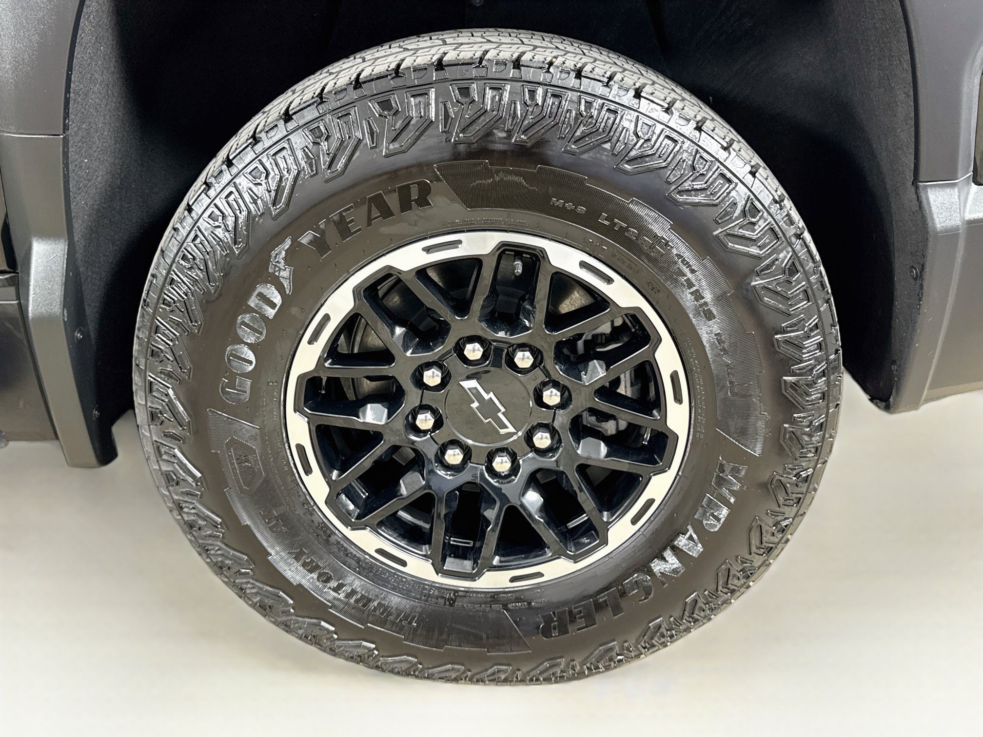 Used 2026 Chevrolet Silverado EV Trail Boss AWD/4WD image 32