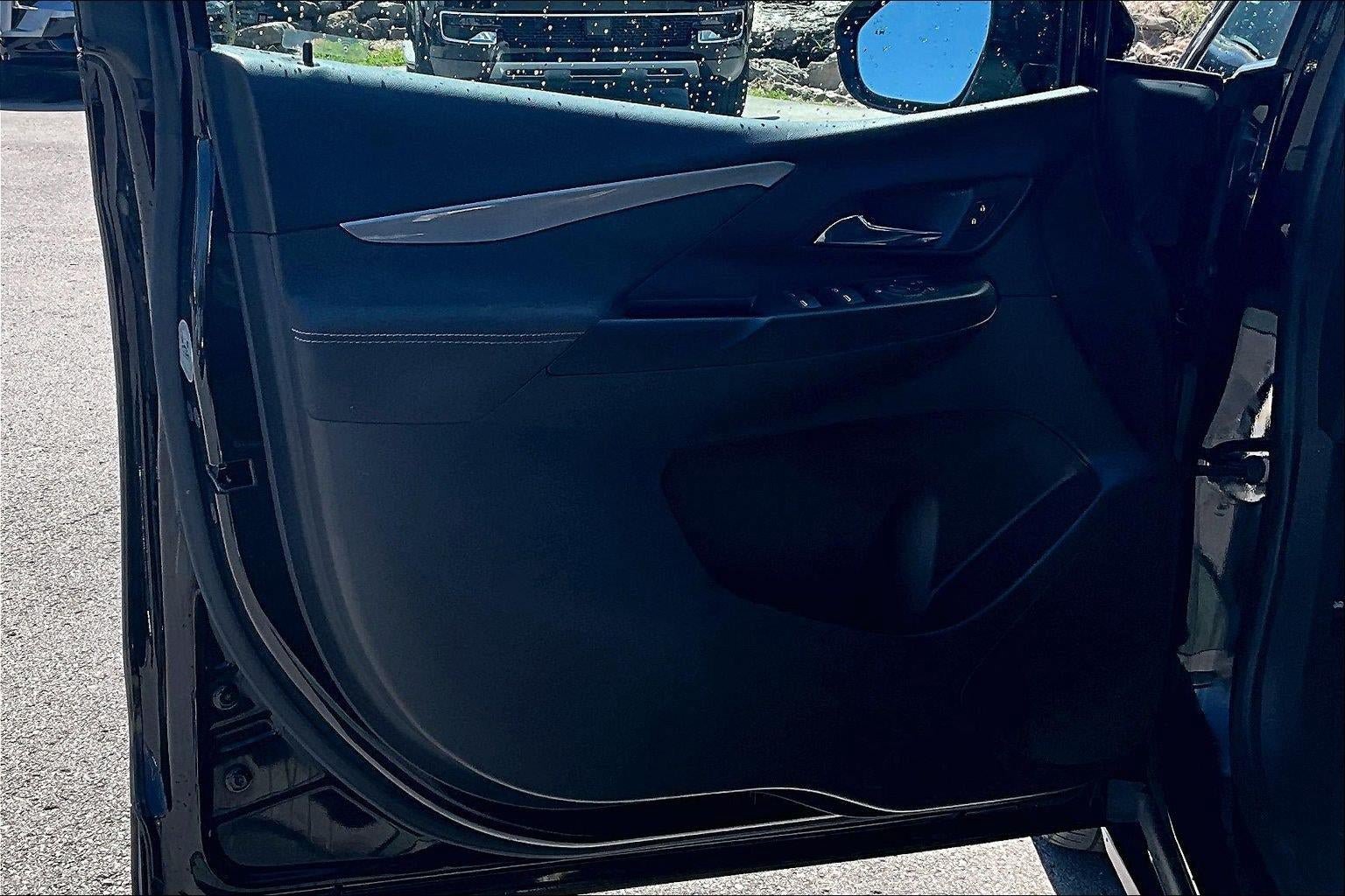 Used 2022 Chevrolet Bolt LT FWD image 23