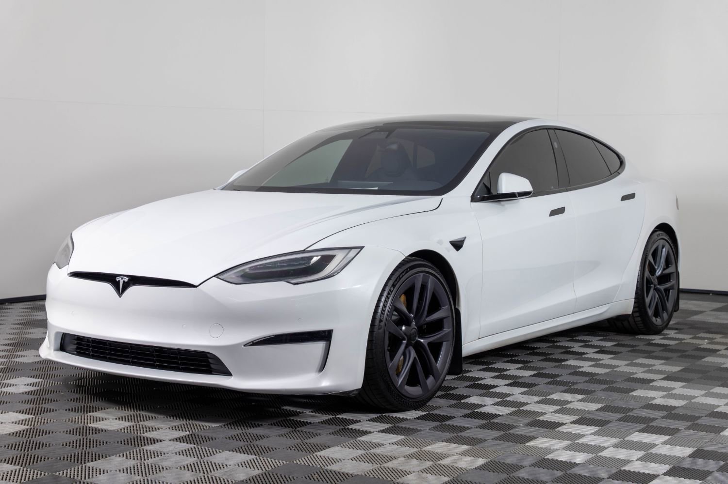 Used 2021 Tesla Model S Plaid image 2