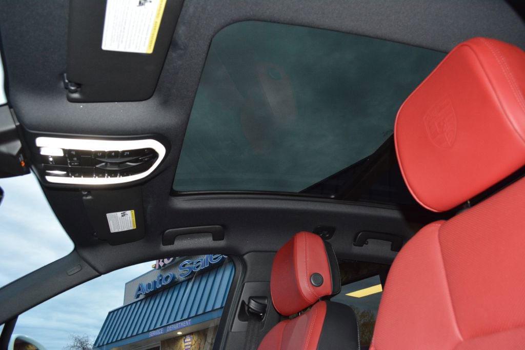 Used 2025 Porsche Macan Turbo image 25