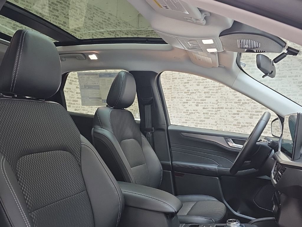 New 2026 Ford Escape SE w/ Class II Trailer Tow Package image 10