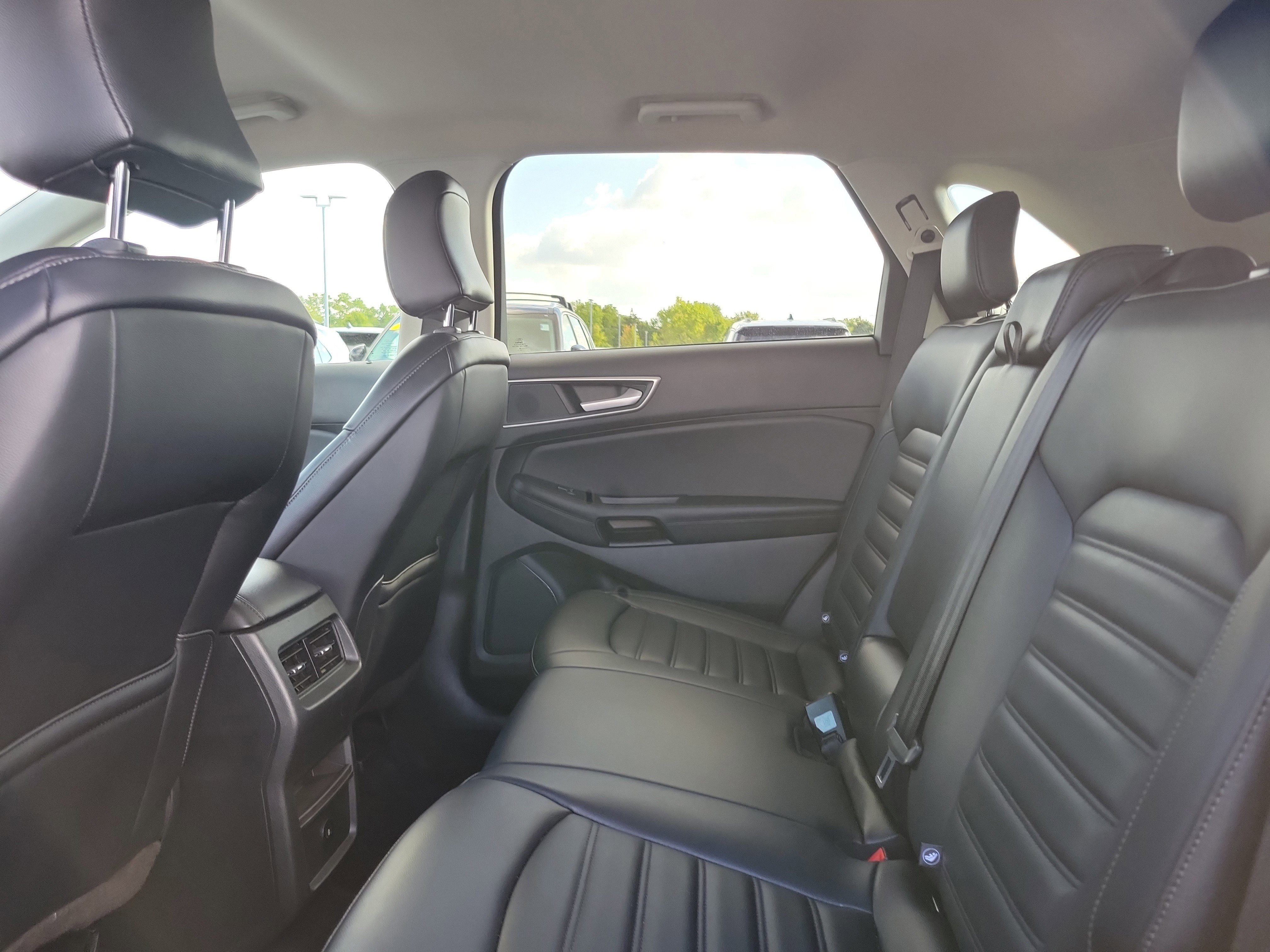 Used 2024 Ford Edge SEL AWD/4WD image 11