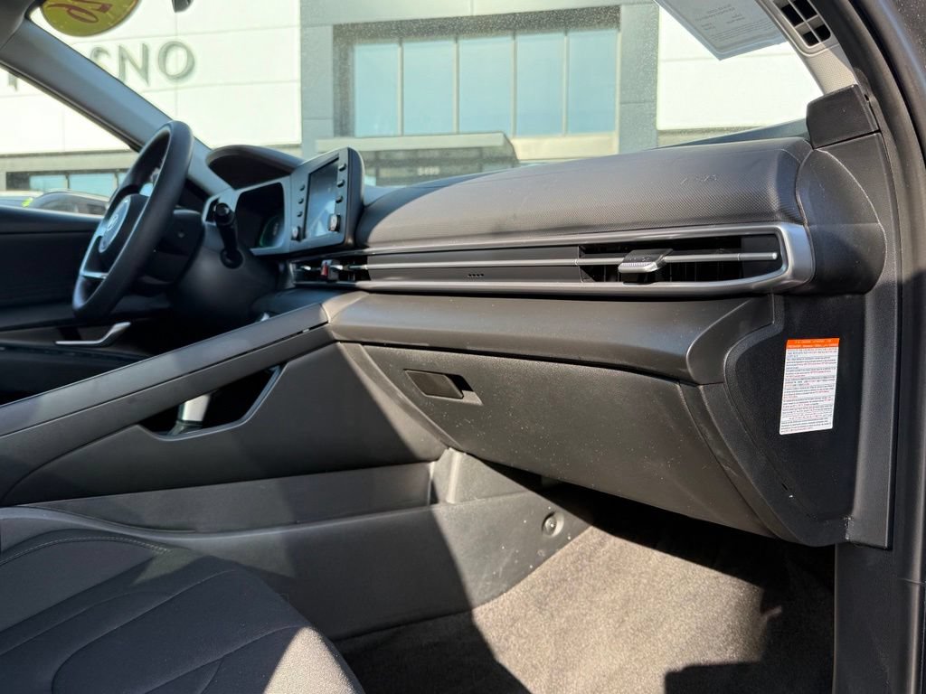 Used 2026 Hyundai Elantra Hybrid FWD image 17
