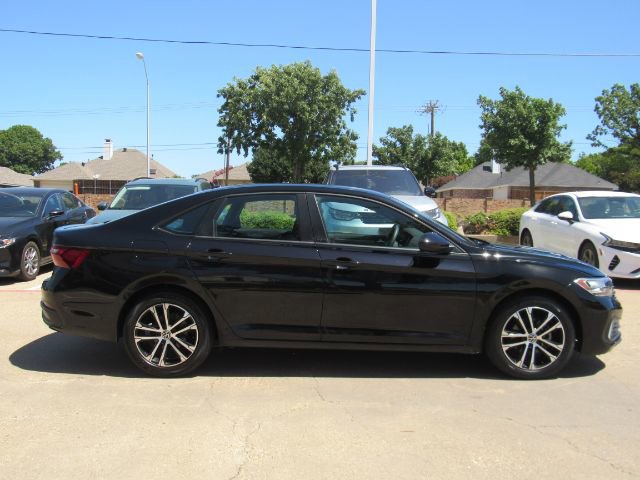 Used 2023 Volkswagen Jetta Sport image 5