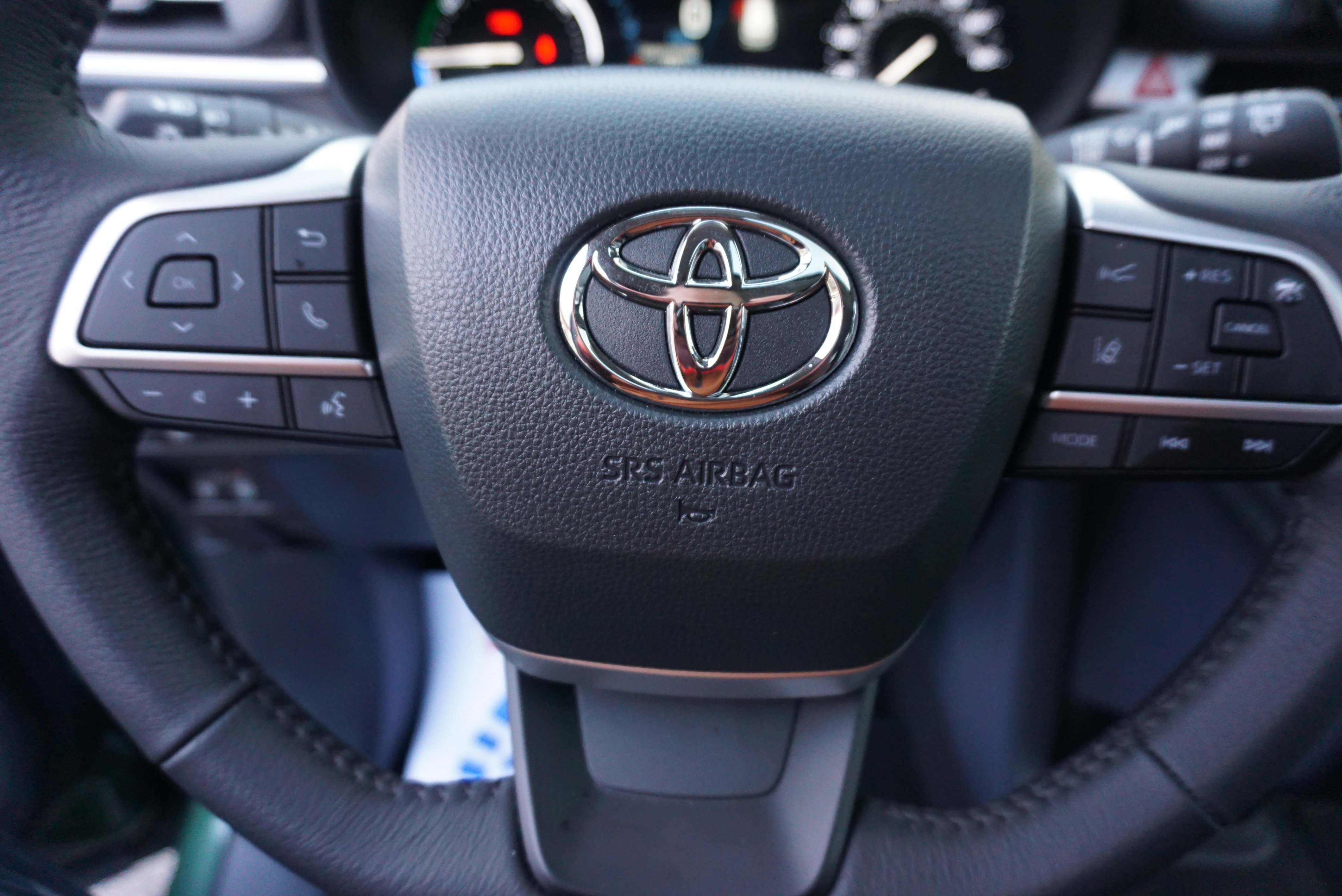 Used 2025 Toyota Sienna XLE image 9