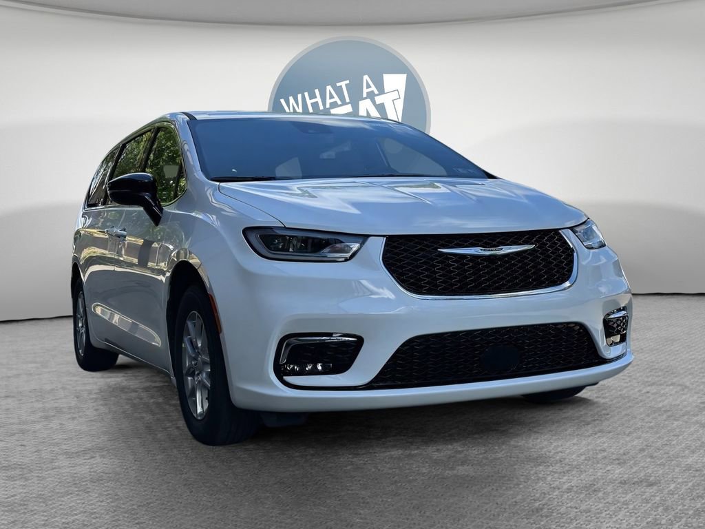 New 2026 Chrysler Pacifica Select FWD image 32