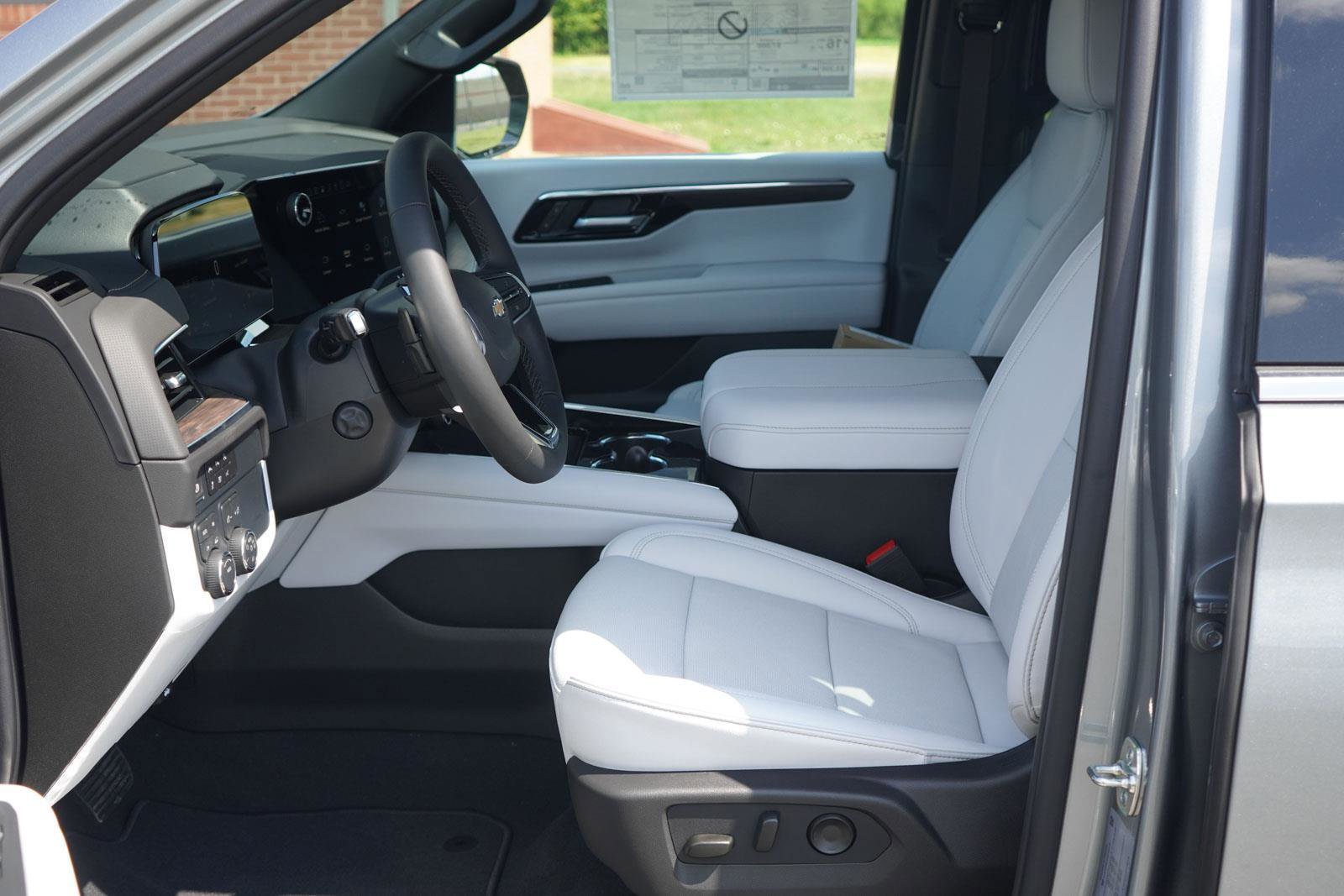 New 2025 Chevrolet Suburban Premier image 25