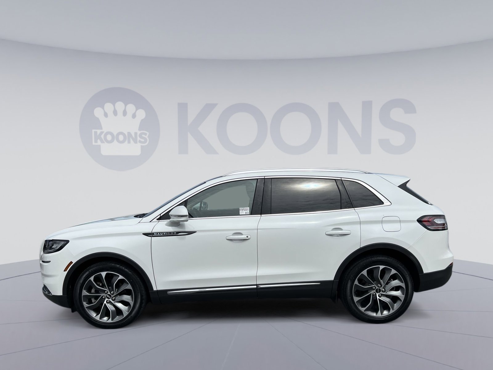 Used 2022 Lincoln Nautilus Reserve image 2