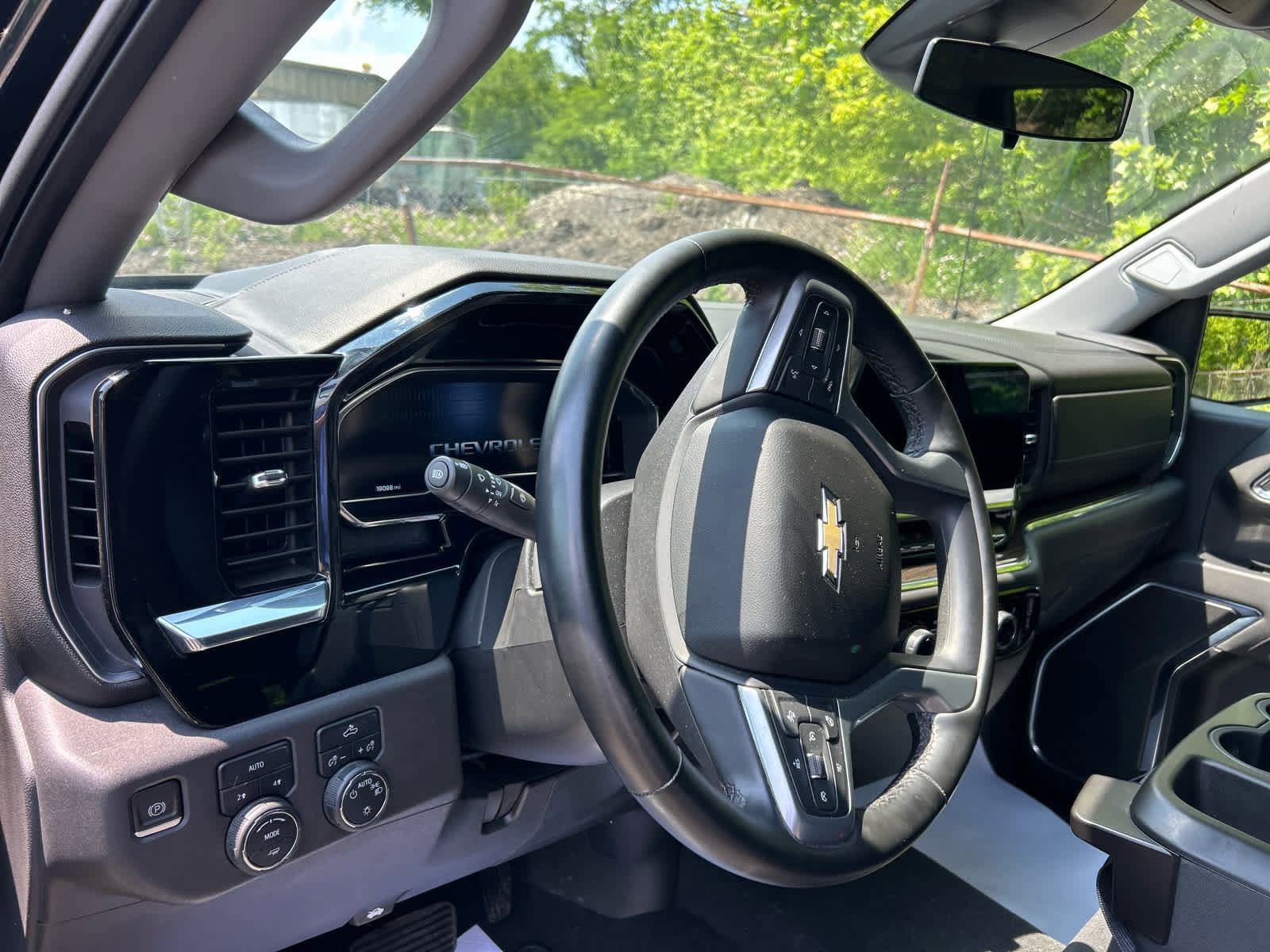 Used 2023 Chevrolet Silverado 1500 LT image 9