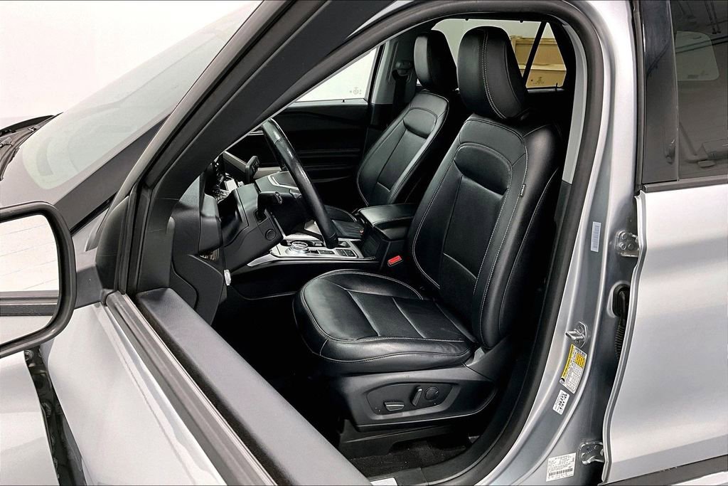 Used 2021 Ford Explorer Limited w/ Equipment Group 301A image 32
