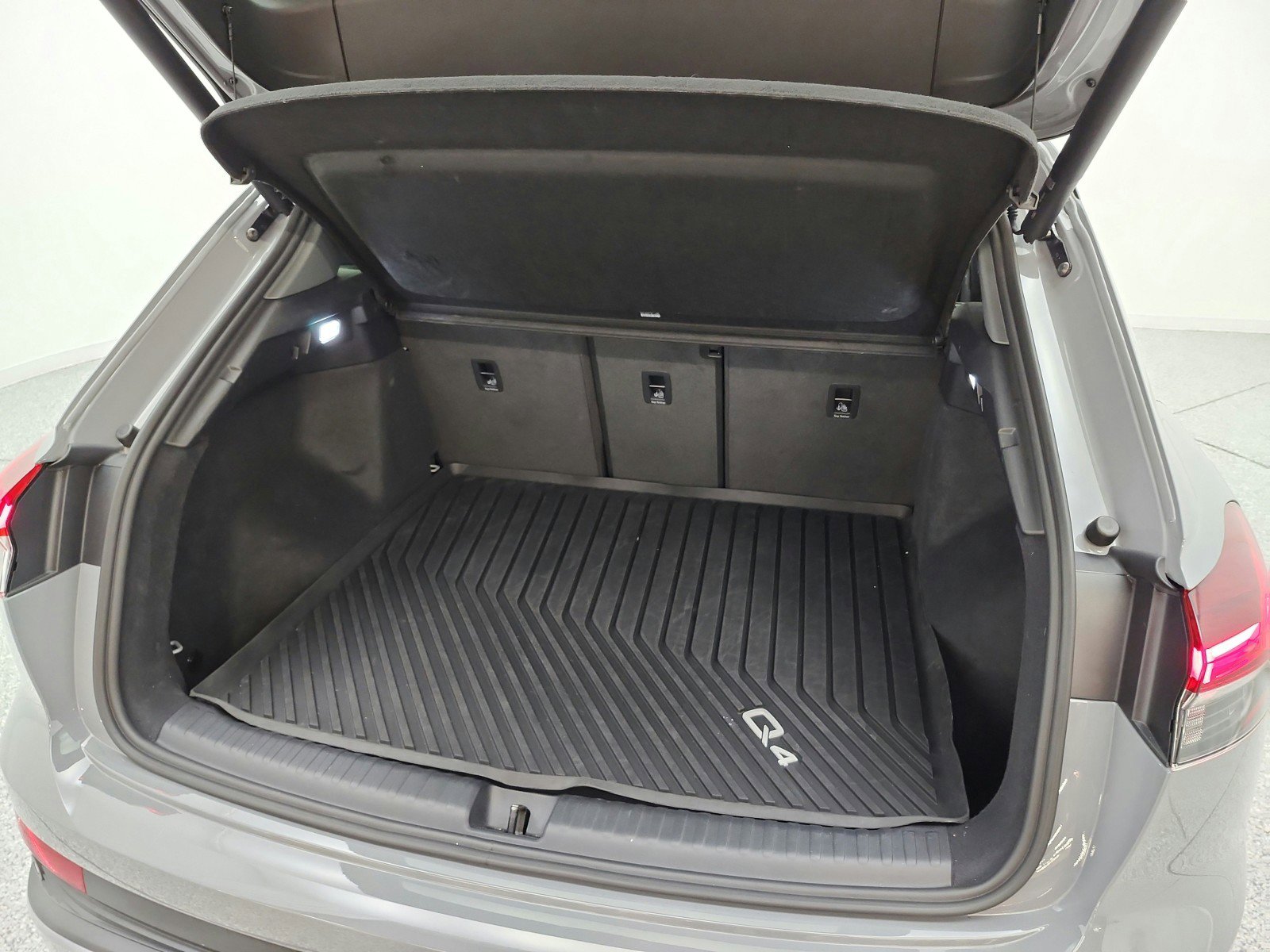 Used 2023 Audi Q4 e-tron Premium Plus w/ Premium Plus RWD image 20
