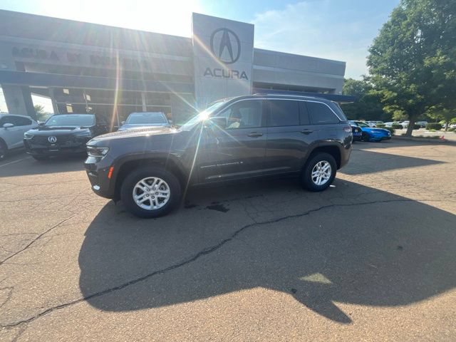 Used 2023 Jeep Grand Cherokee Laredo AWD/4WD image 37
