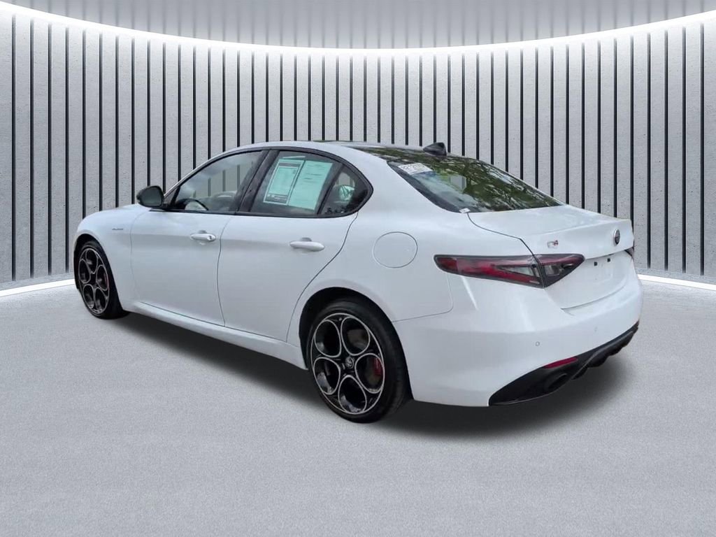 Used 2024 Alfa Romeo Giulia Veloce AWD/4WD image 15