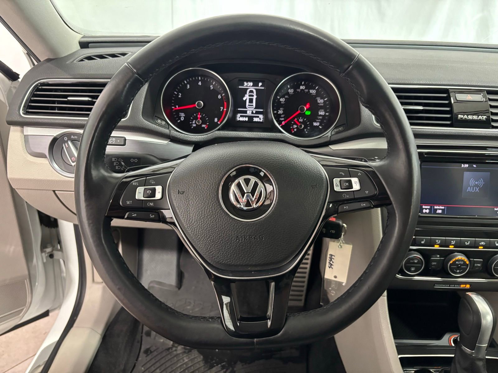 Used 2018 Volkswagen Passat 2.0T R-Line w/ R-Line Lighting Package image 18