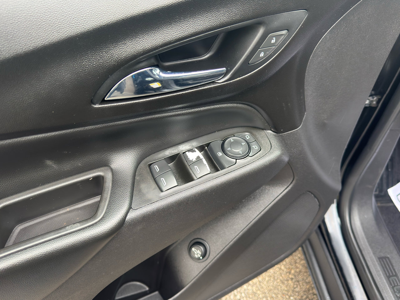 Used 2021 Chevrolet Equinox LT image 12