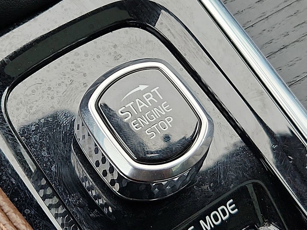 Used 2020 Volvo XC90 T6 Momentum w/ Protection Package Premier image 24