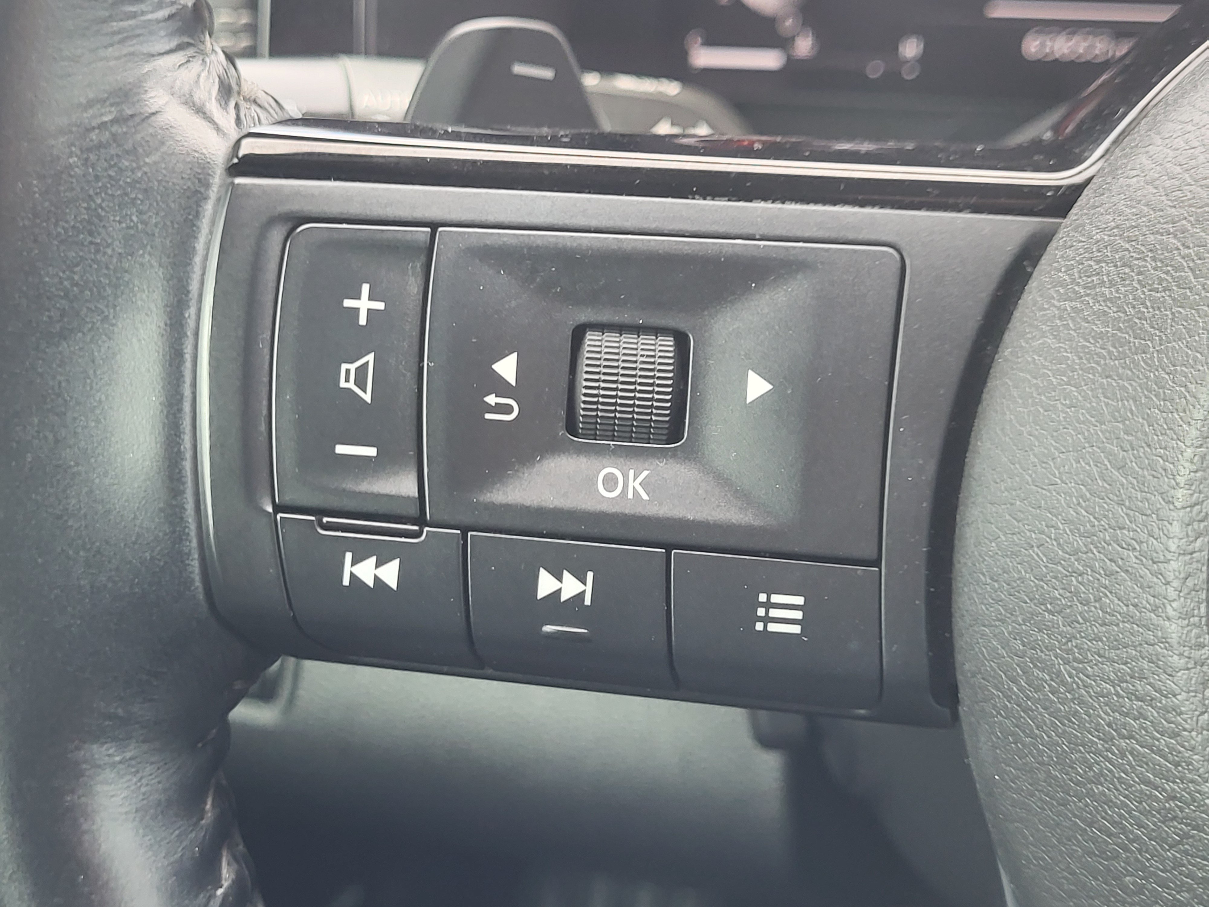 Certified 2023 Nissan Pathfinder Platinum FWD image 29