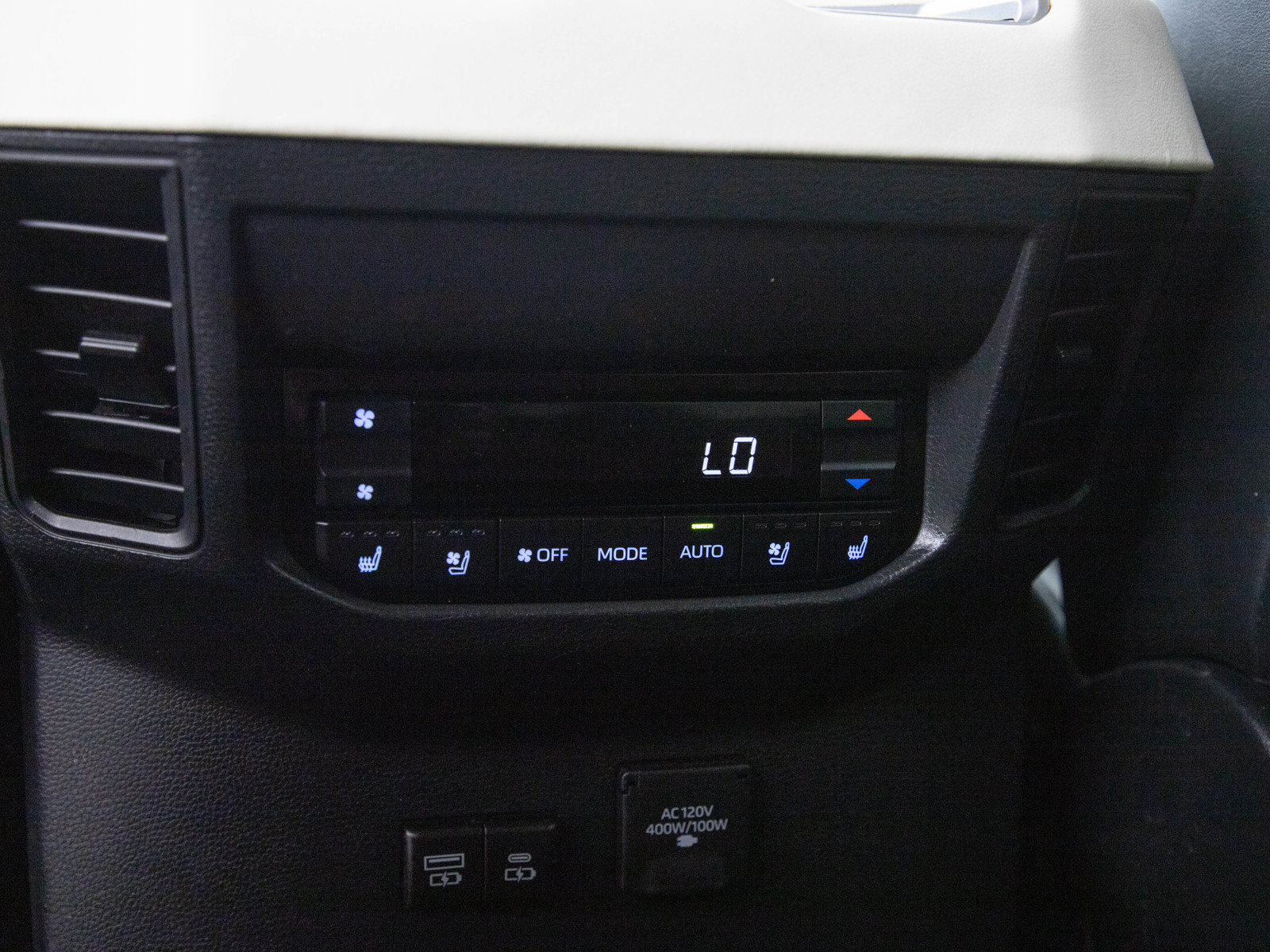 Used 2023 Toyota Sequoia Capstone AWD/4WD image 17