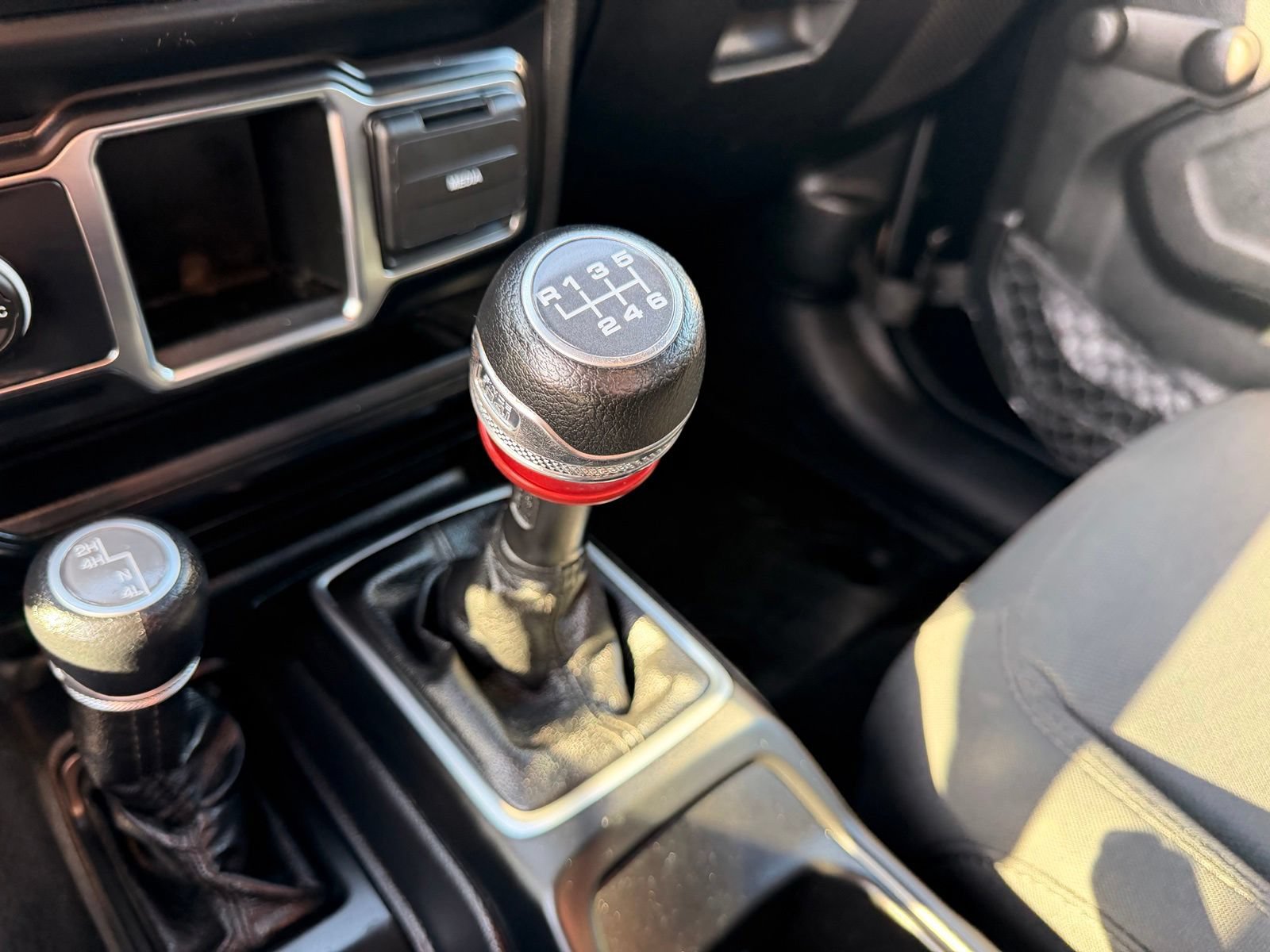 Used 2019 Jeep Wrangler Sport AWD/4WD image 23