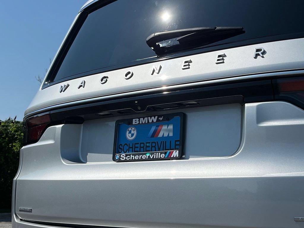 Used 2022 Jeep Wagoneer Series III w/ Premium Group I AWD/4WD image 14