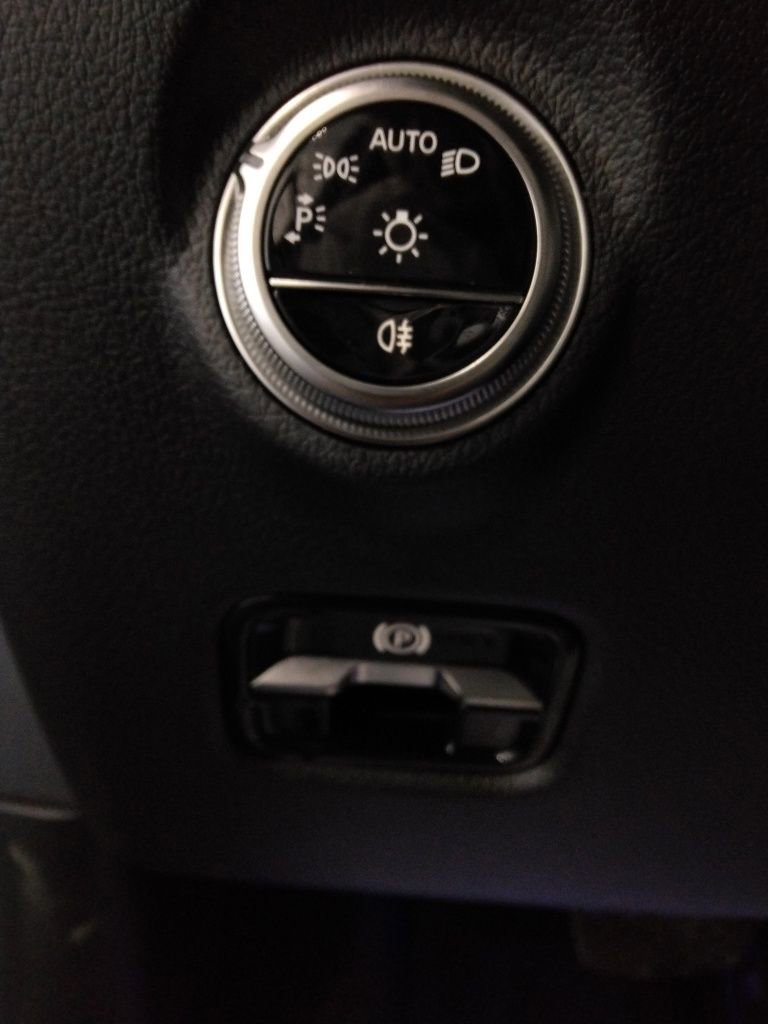 Used 2025 Mercedes-Benz C 300 4MATIC Sedan image 19