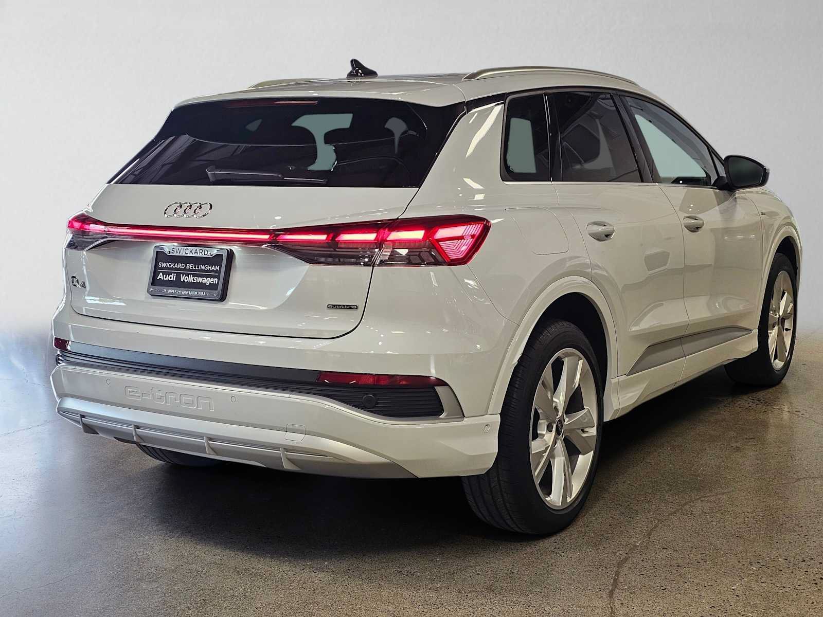 Used 2023 Audi Q4 e-tron Prestige w/ 20" Wheel Package AWD/4WD image 3