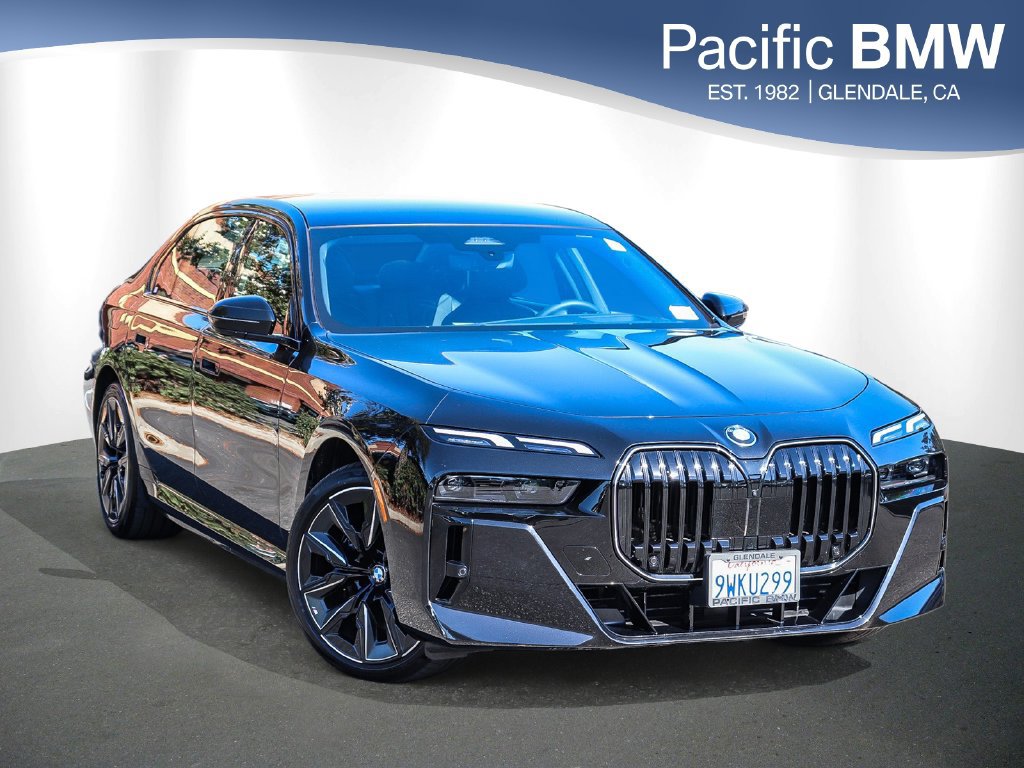 Used 2026 BMW 750e xDrive w/ Premium Package AWD/4WD image 1