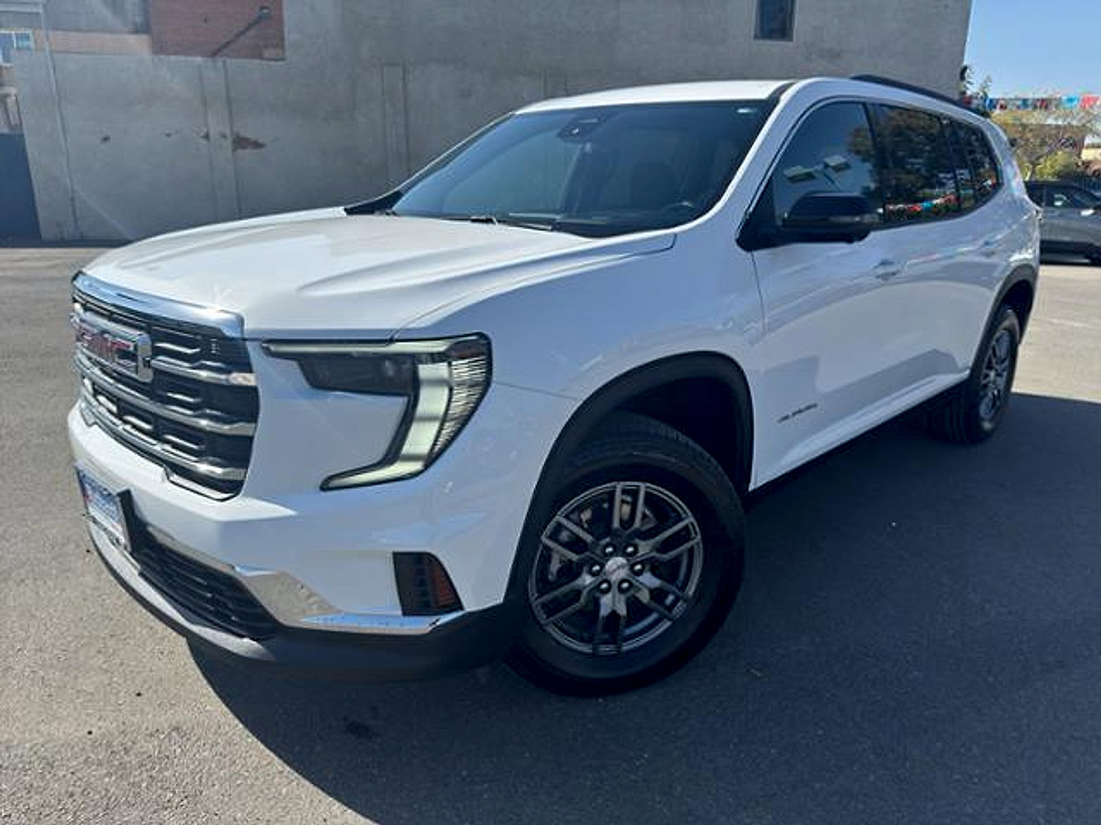 Used 2025 GMC Acadia Elevation AWD/4WD image 3