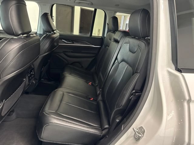 Used 2023 Jeep Grand Cherokee Limited w/ Black Appearance Package AWD/4WD image 24
