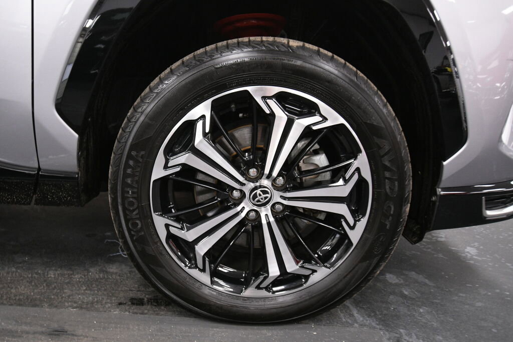 Used 2024 Toyota RAV4 XSE w/ Weather Package image 31