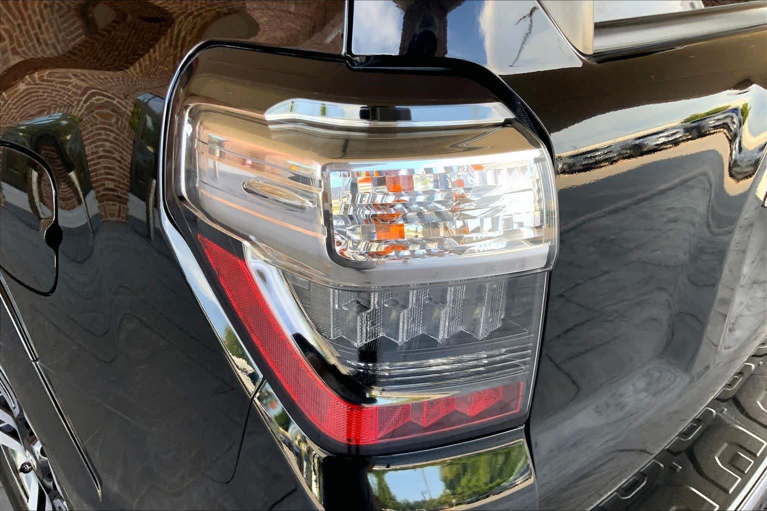 Used 2018 Toyota 4Runner Limited AWD/4WD image 29