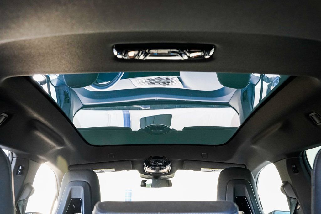 Used 2025 BMW iX xDrive50 w/ Premium Package image 19