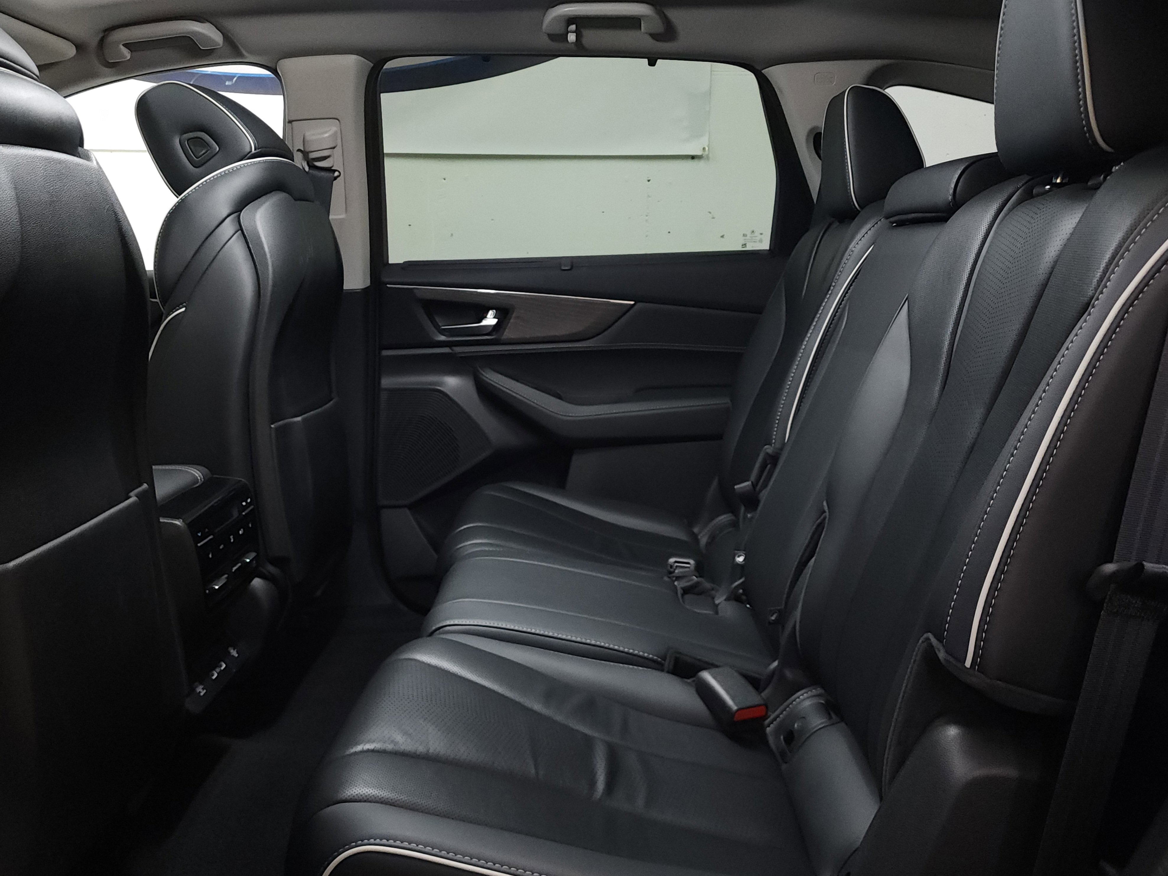 Certified 2023 Acura MDX SH-AWD w/ Advance Package image 17