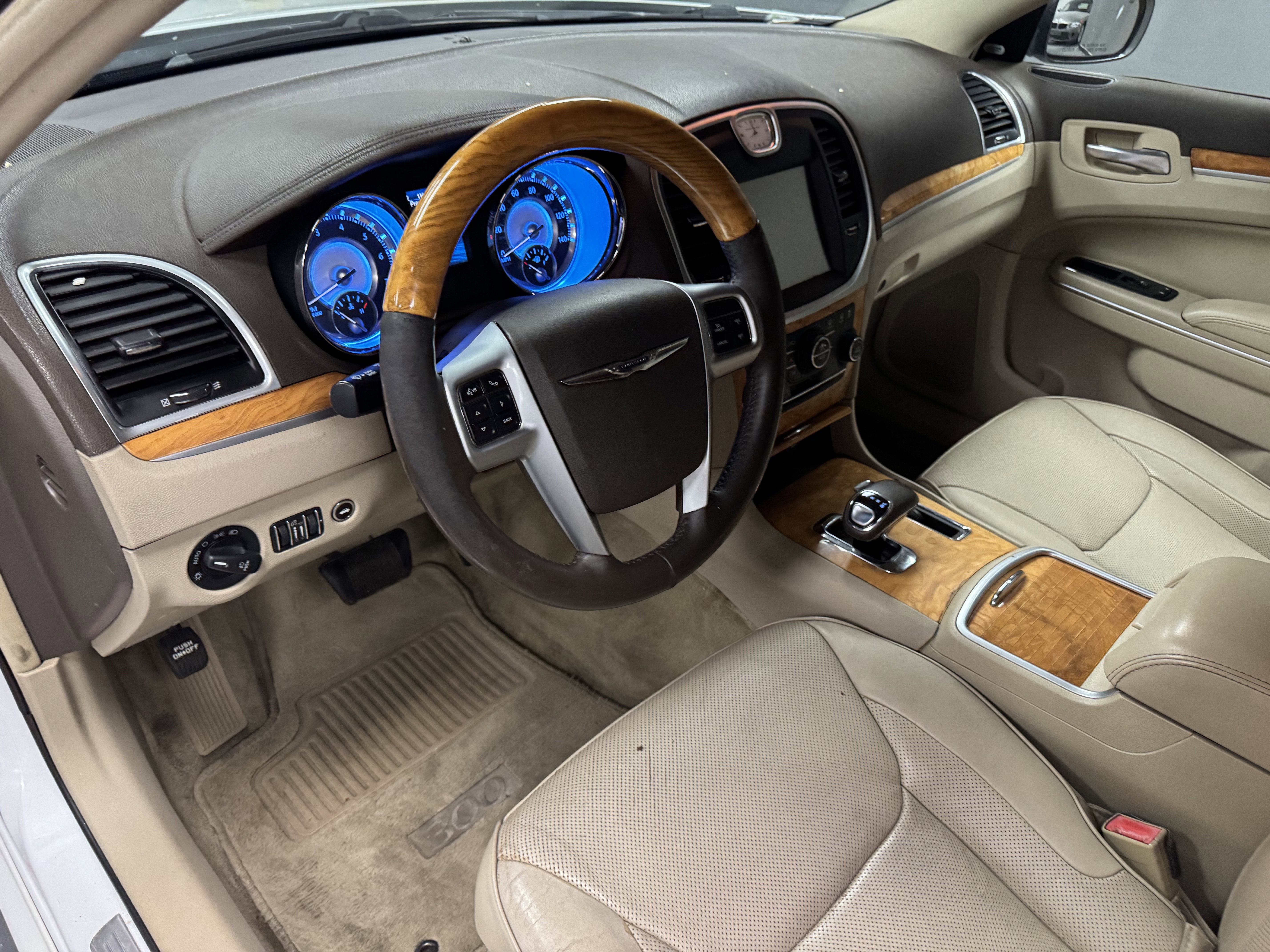 Used 2013 Chrysler 300 C image 7