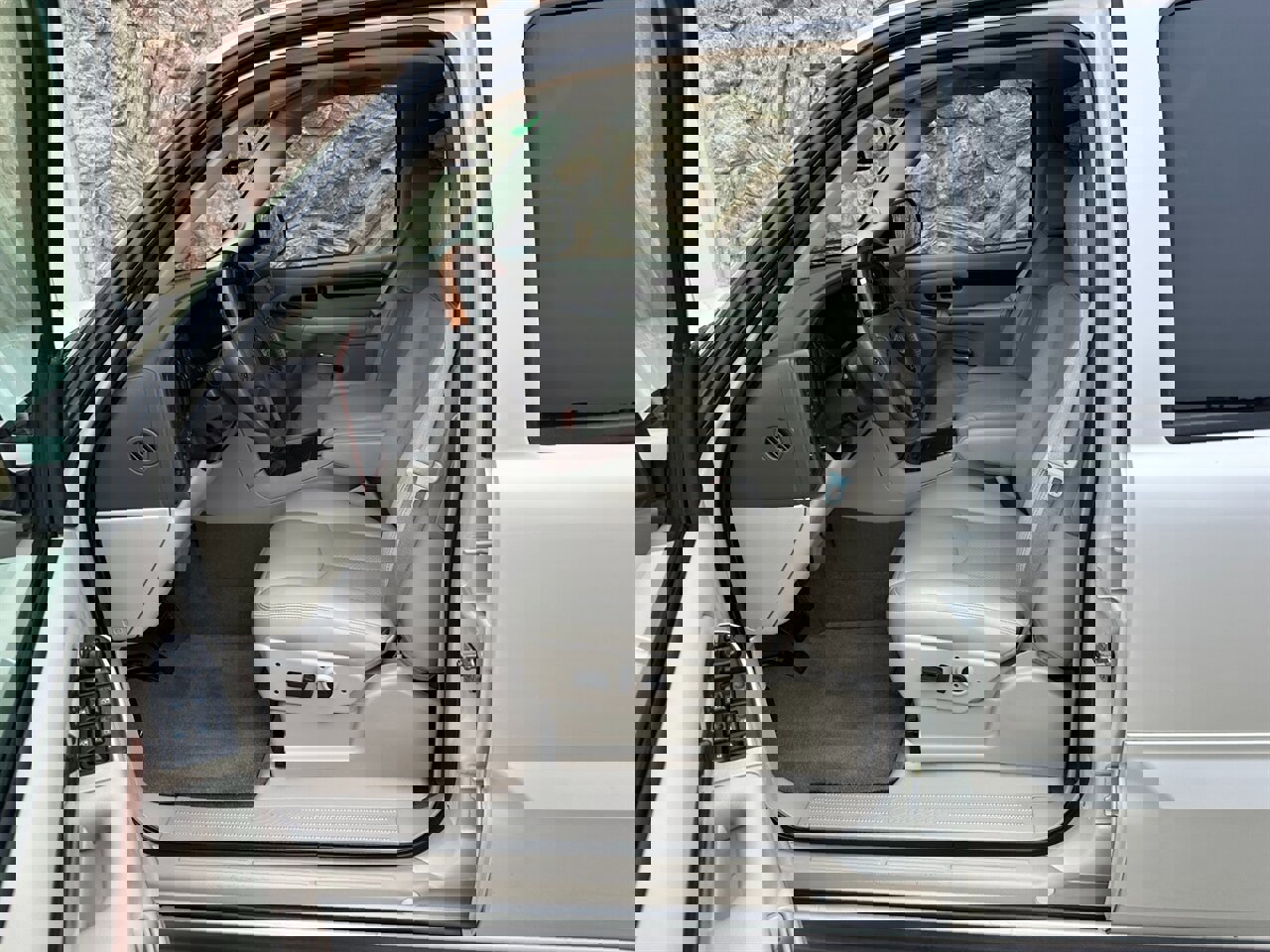 Used 2005 Cadillac Escalade AWD image 12